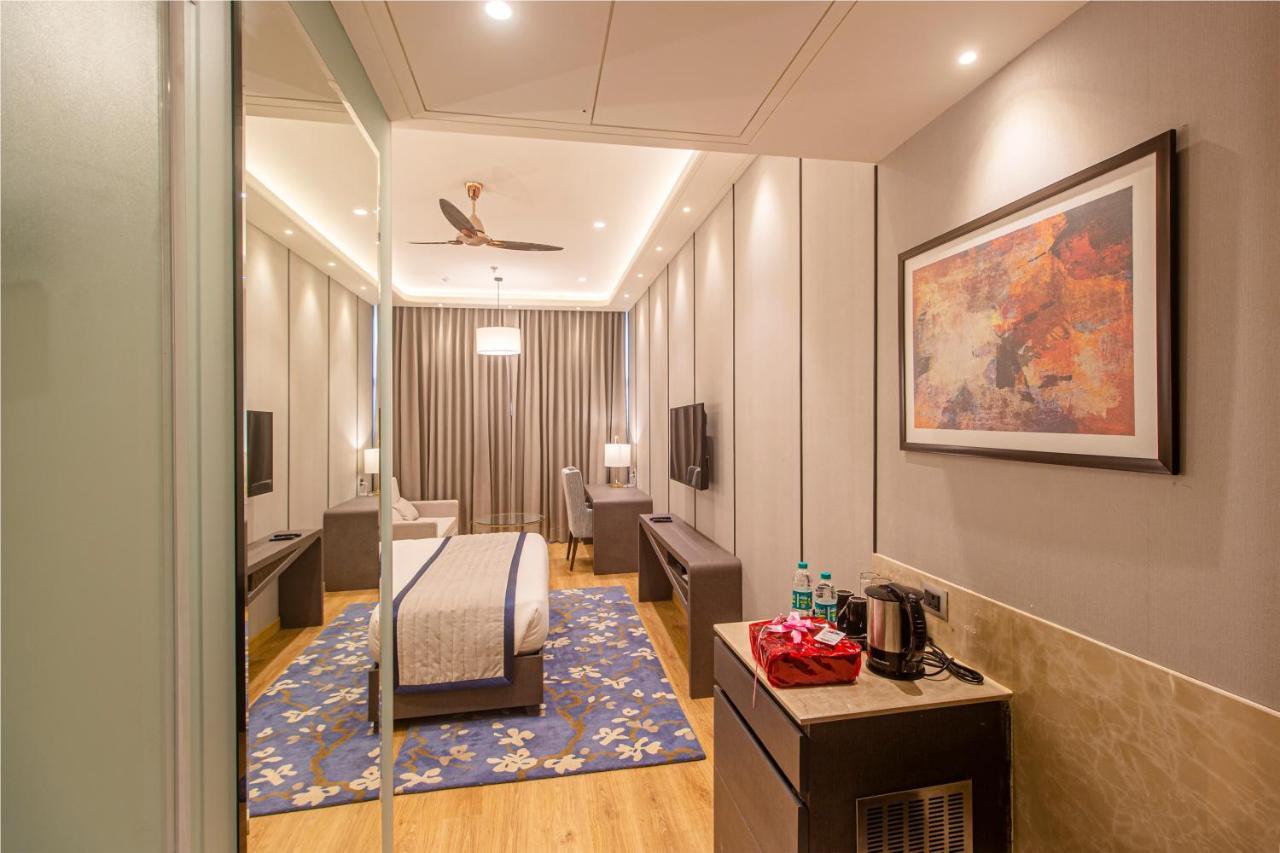 The Cove Wing Hotel Panchkula Exterior photo