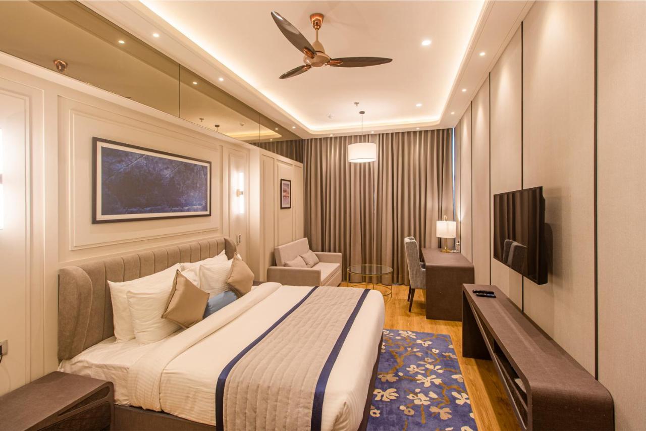 The Cove Wing Hotel Panchkula Exterior photo