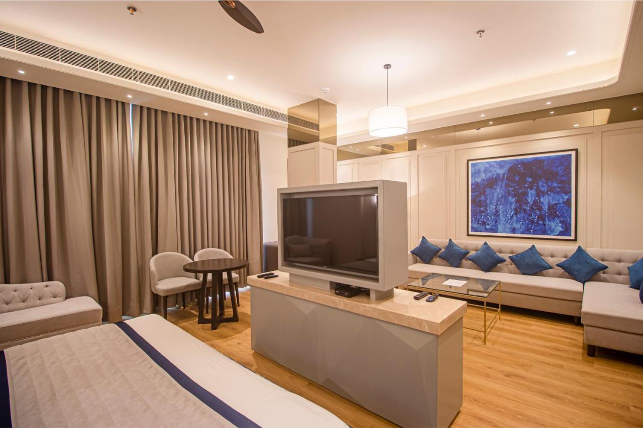 The Cove Wing Hotel Panchkula Exterior photo